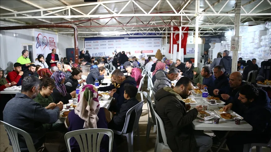 Deprem bölgesindeki illerde ilk sahur yapıldı