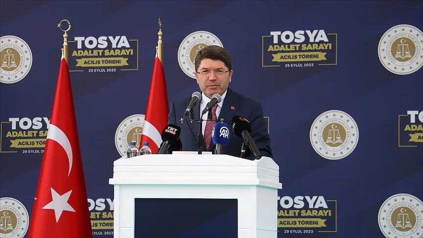 Adalet Bakanı Tunç: (Gezi Parkı davası) Hukuk devletinde sokakları ateşe verenlerin hesabı sorulmayacak mı?