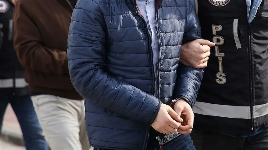 Havaya ateş eden baba oğlunu yaraladı