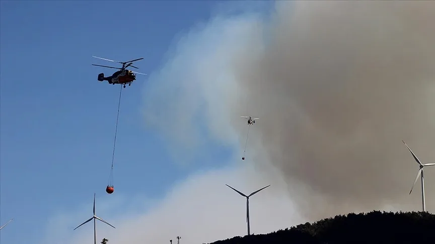 Çanakkale'deki orman yangınına havadan ve karadan müdahale ediliyor