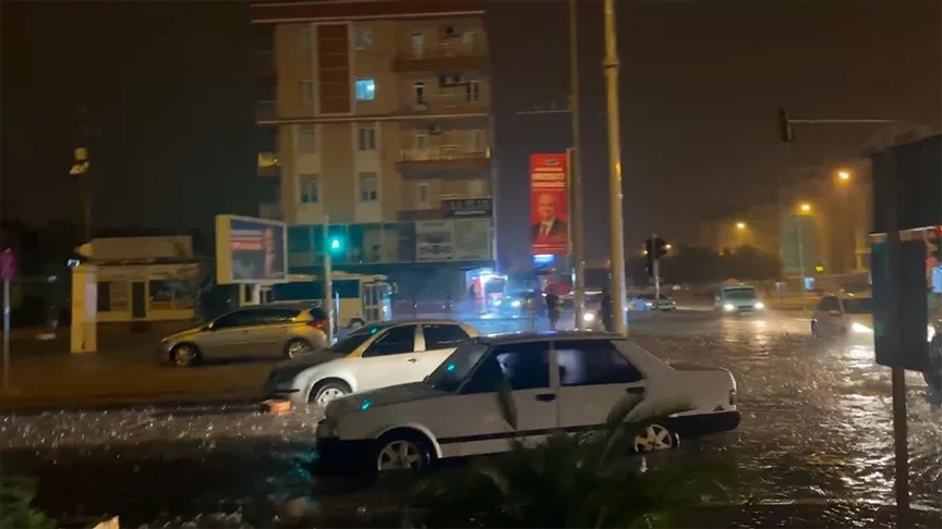 Şiddetli yağış o ilimizi vurdu; 5 ilçede eğitime 1 gün ara verildi