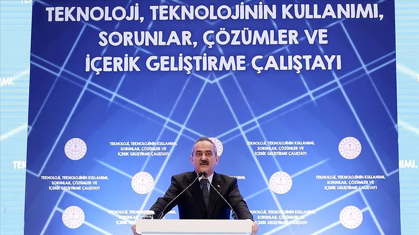 Bakan Özer "Teknoloji, Teknolojinin Kullanımı, Sorunlar, Çözümler ve İçerik Geliştirme Çalıştayı"nda konuştu: