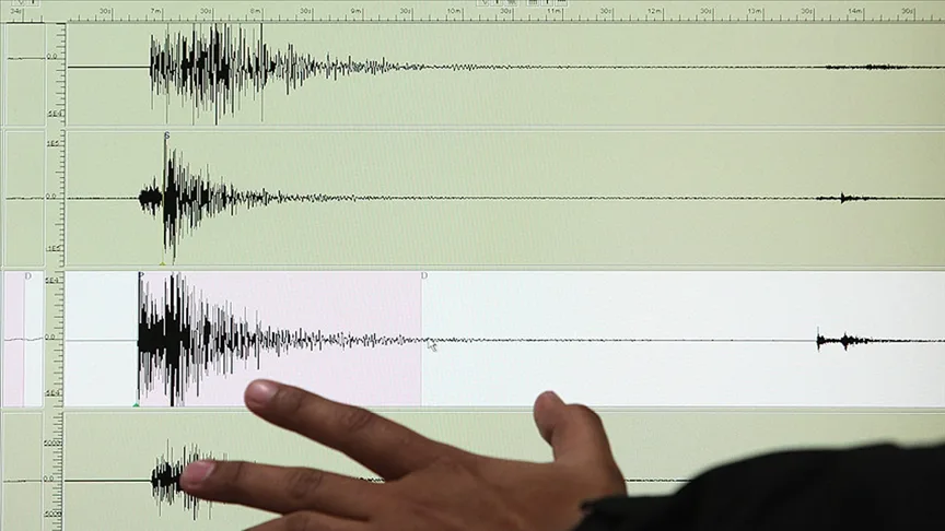 İzmir'de deprem