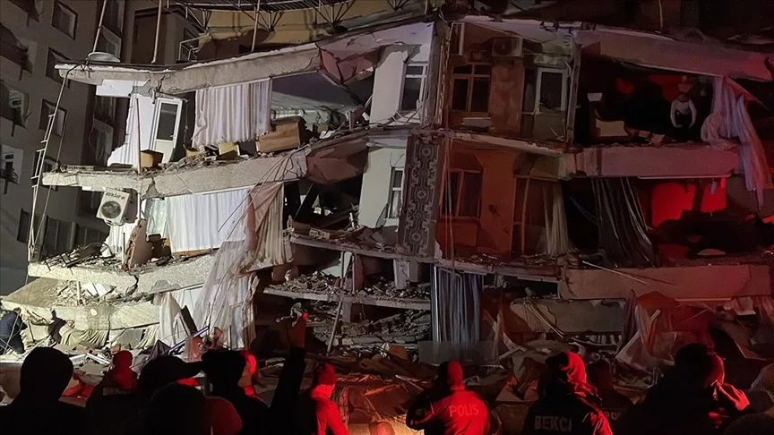 Deprem güneyimizi vurdu... Çok sayıda bina yıkıldı