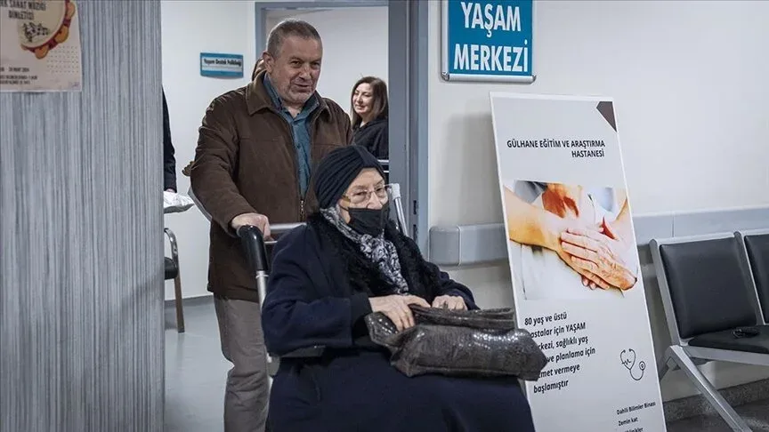 Hastanelerde hizmet veren "YAŞAM"lar ile 80 yaş ve üstü emin ellerde