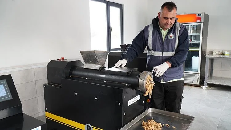 Yemek artıklarından 600 kilogram kedi ve köpek maması üretildi