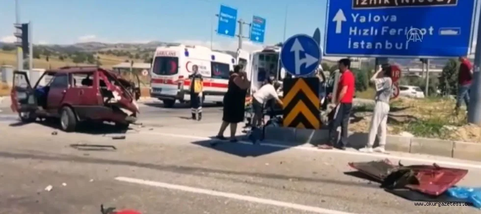Tırla otomobilin çarpışması sonucu 3 kişi öldü, 1 kişi yaralandı