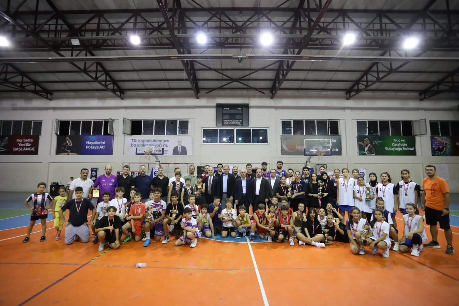 Refik Gür Sokak Basketbolu Turnuvasının şampiyonları belli oldu