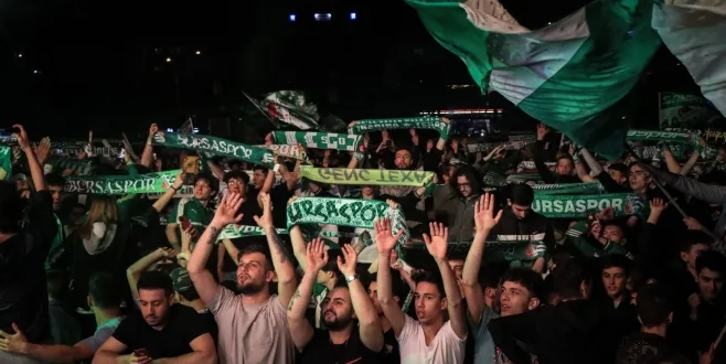 ULEB Avrupa Kupası şampiyonu Virtus Segafredo Bologna kupasını aldı