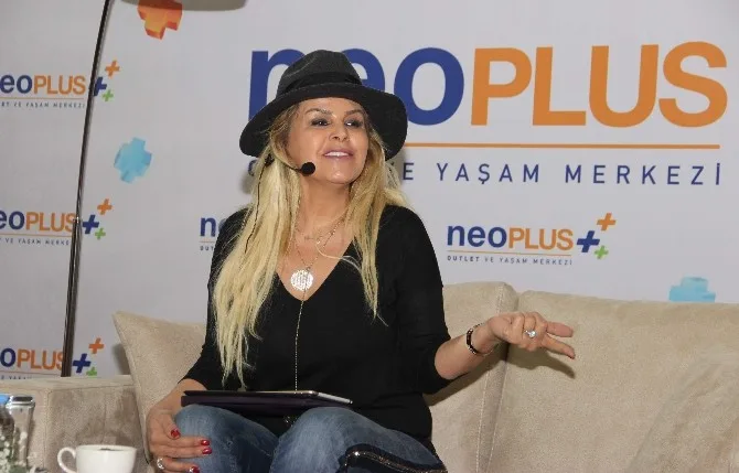 Ünlü Astrolog Nuray Sayarı Neoplus Outlet Ve Yaşam Merkezinde