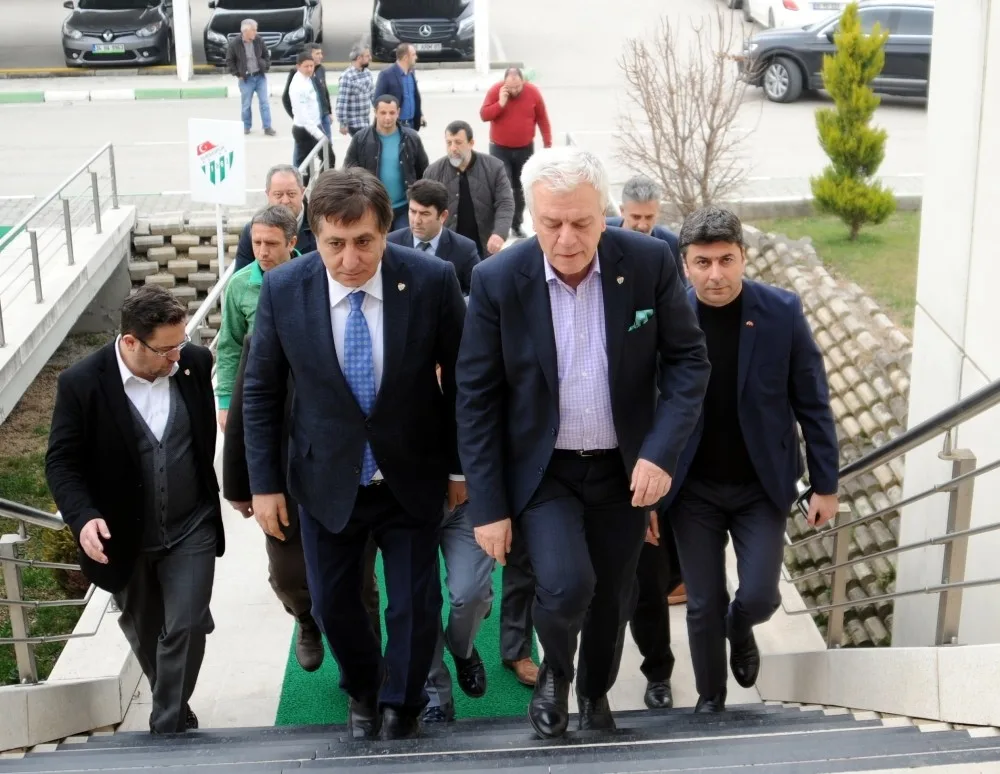 Vali, Belediye Başkanı Ve Emniyet Müdüründen Bursaspora Ziyaret