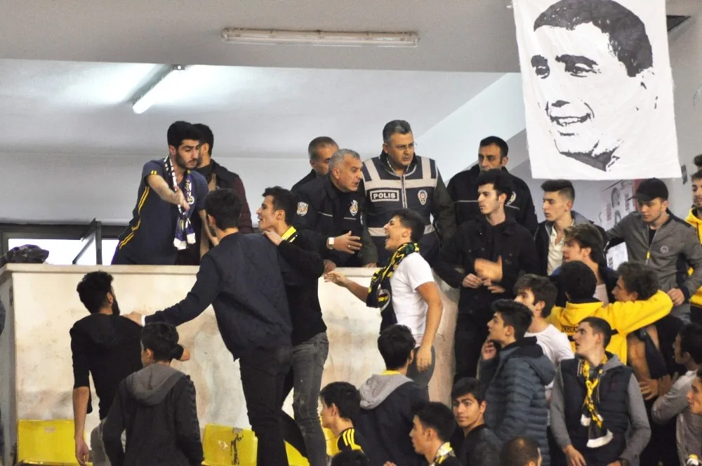 Voleybol Efeler Ligi: İnegöl Belediyespor: 1 - Fenerbahçe: 3