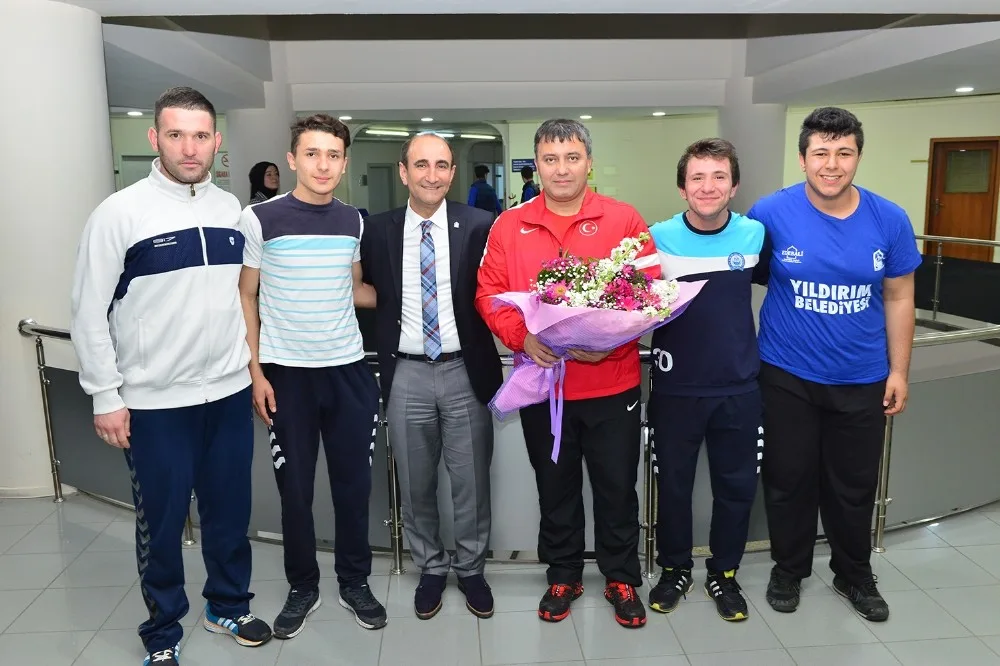 Yıldırıma Halterde Bir Madalya Daha