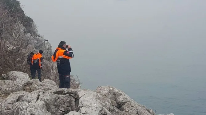 Zonguldakta Kendisini Denize Attığından Şüphelenen Kadın İçin Arama Çalışmaları Devam Ediyor