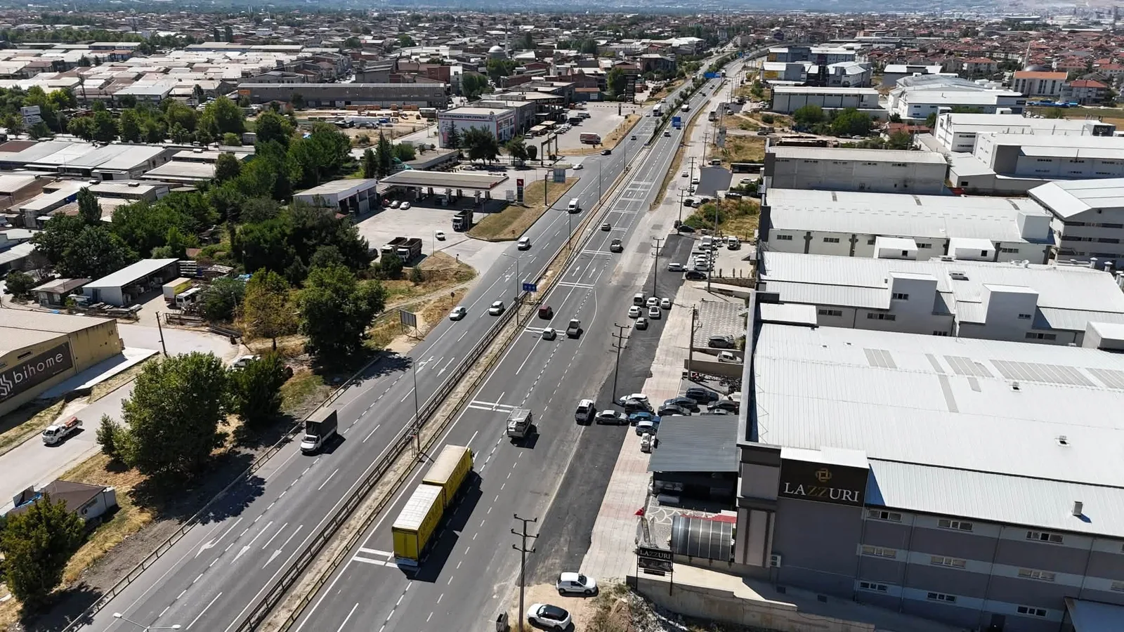 İnegöl'de İki Sokakta Fabrika Girişlerine Asfalt Uygulaması Tamamlandı