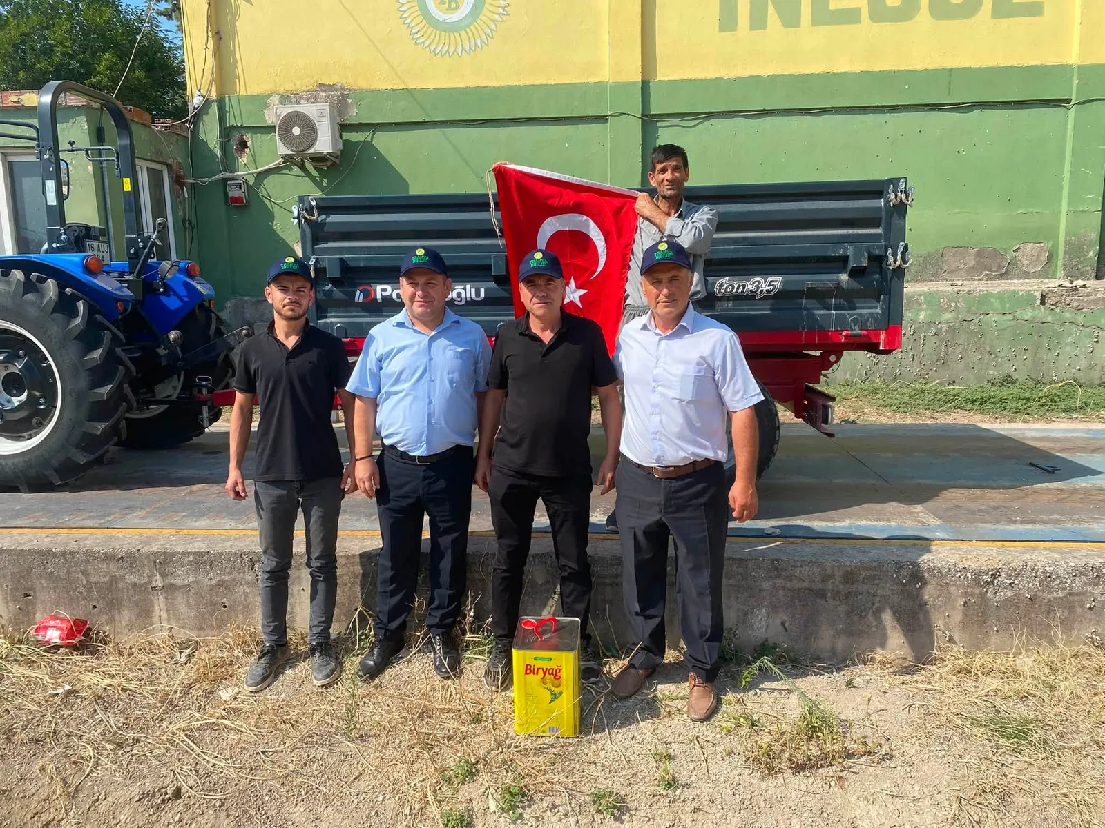 İnegöl Yağlı Tohumlar Kooperatifi’nde Sezonun İlk Ayçiçeği Teslim Alındı