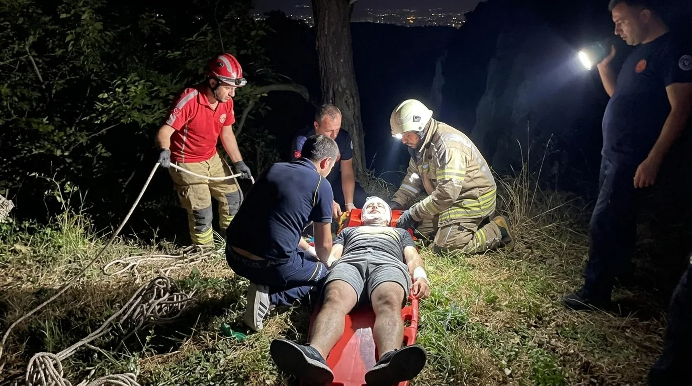 Alkollü sürücü 50 metrelik uçuruma uçtu