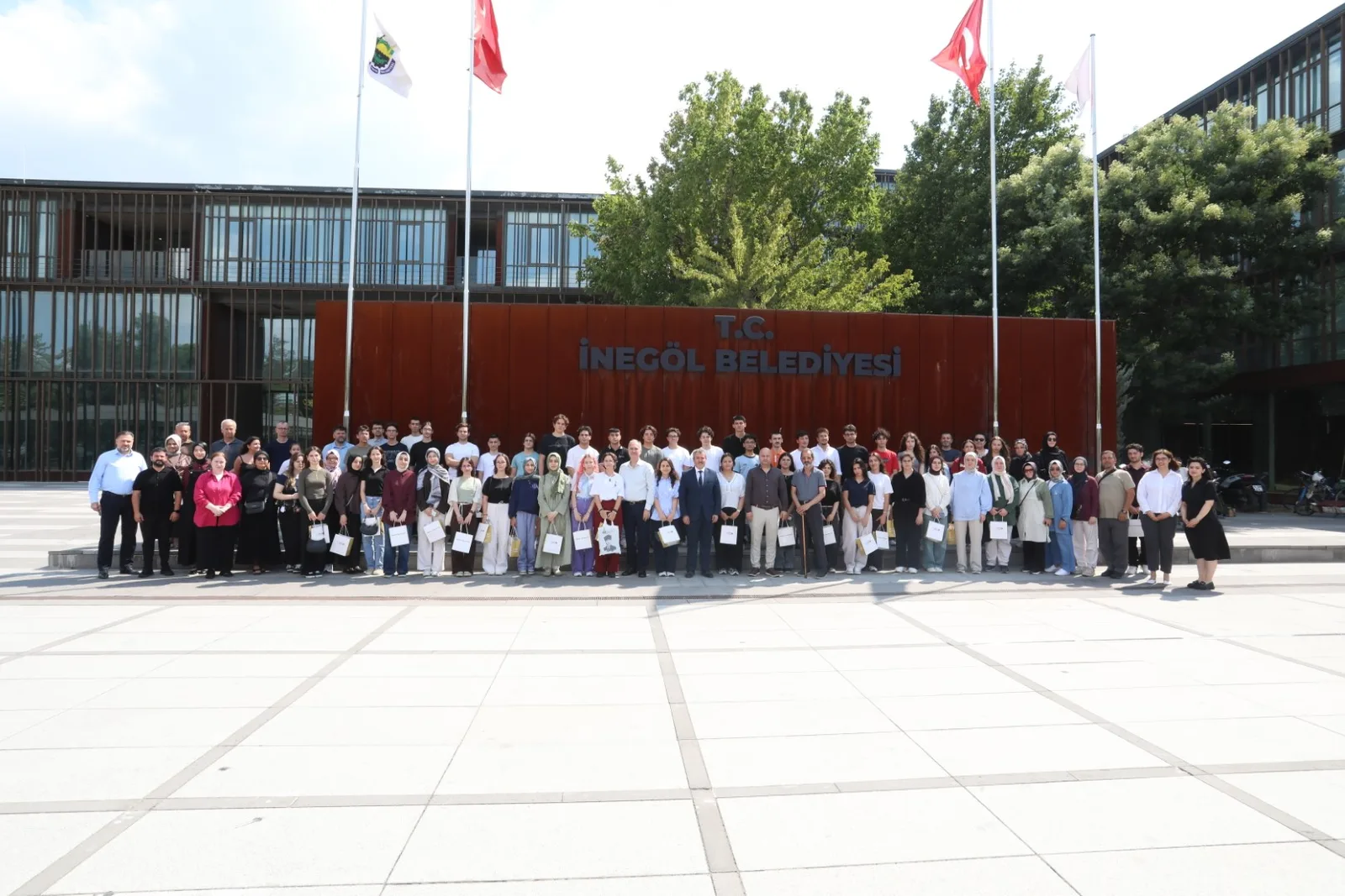 İnegöl Belediye Başkanı'ndan YKS Başarılı Öğrencilere Tebrik ve Destek