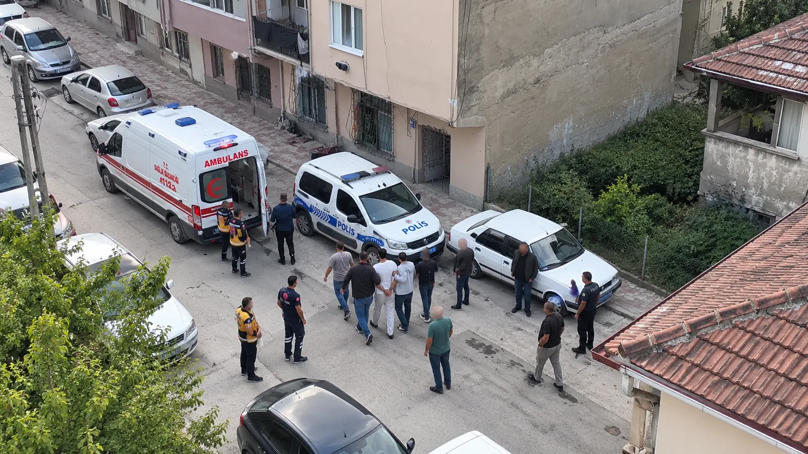 2 Saatlik Bıçaklı Direniş! Polis Balkondan Müdahale Etti
