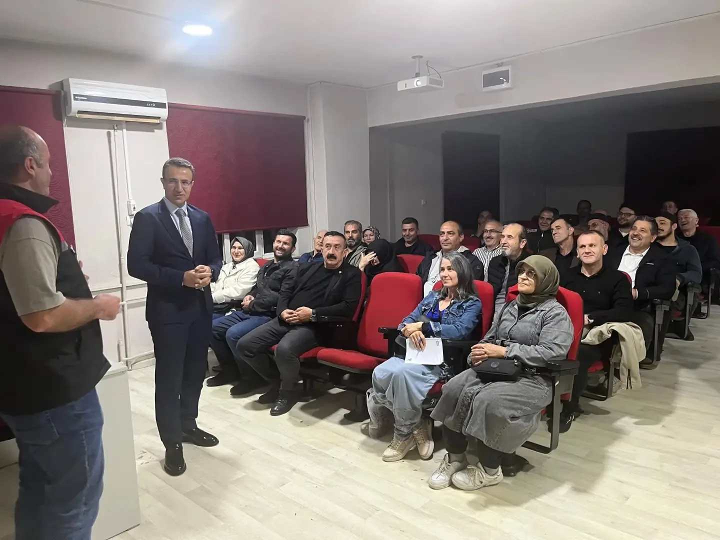 Kaymakam Akpay’dan arıcılık kursiyerlerine ziyaret