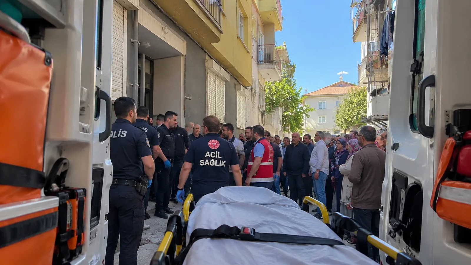 Karı koca ölü bulundu, komşuları gözaltına alındı