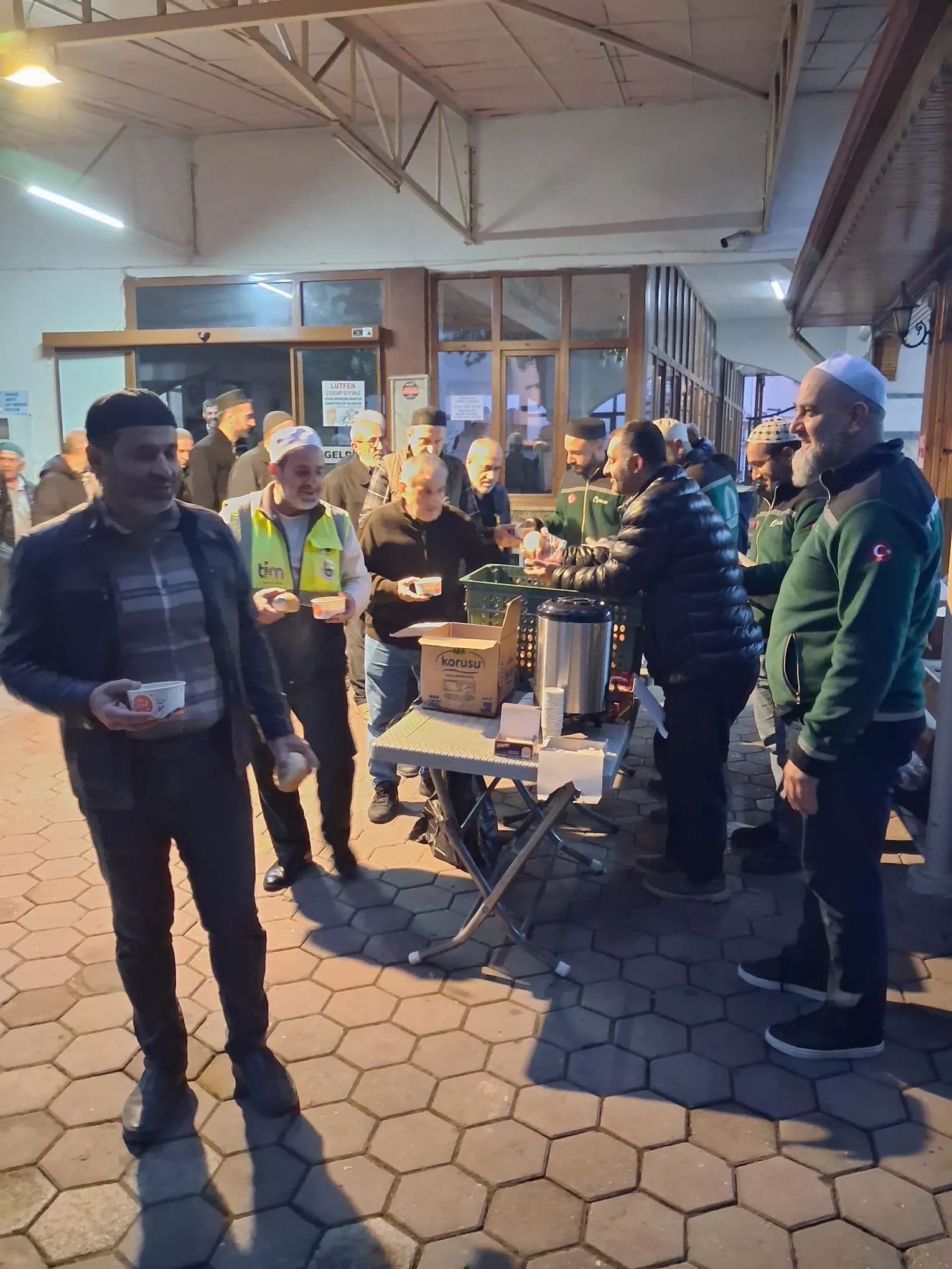 Nezir Derneği İnegöl’de Cumartesi Günleri Çorba İkramını Sürdürüyor